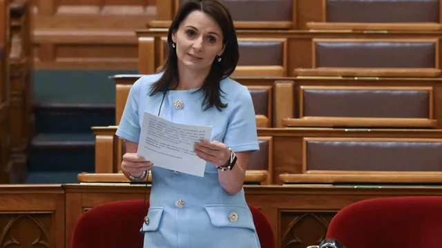 A vidék- és településfejlesztési miniszterhez kerültek a közbeszerzések