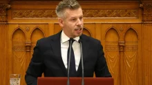 Magyar Péter elvárja, hogy a katolikus egyház határolódjon el Osztie Zoltán plébános szavaitól