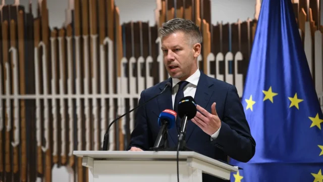 Magyar Péter: nem lesz ideológiai képzés az oktatási intézményekben