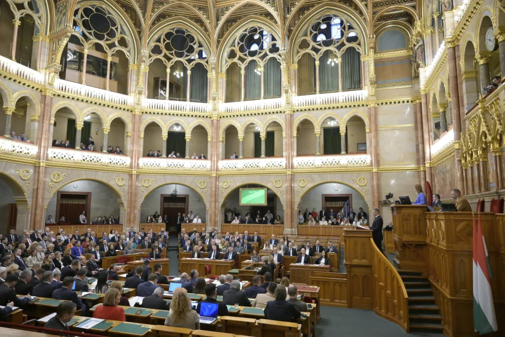 Magyar Péter: emelik a legnagyobb vállalatok társaságiadó-terhét 2027-től