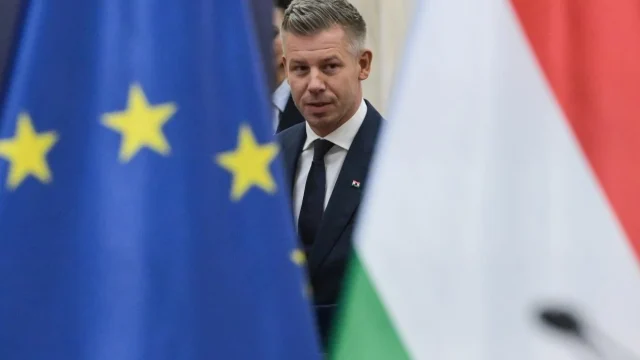 Magyar Péter: rövid távon nem vezetik ki a szektoriális különadókat
