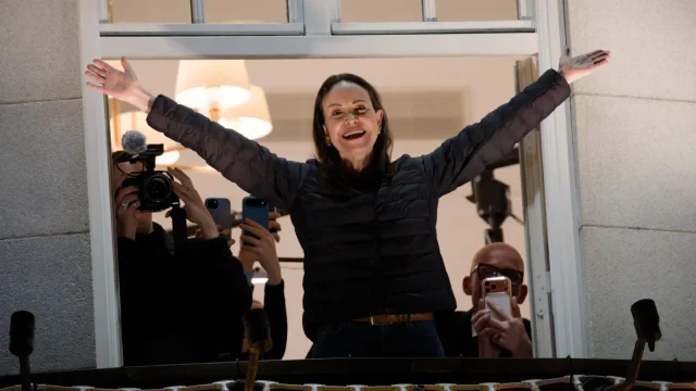 Váratlanul visszatért Venezuelába María Corina Machado ellenzéki vezető