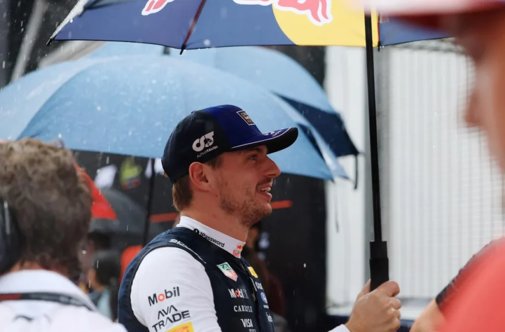 Max Verstappen nyerte a Szingapúri Nagydíj sprintfutamát