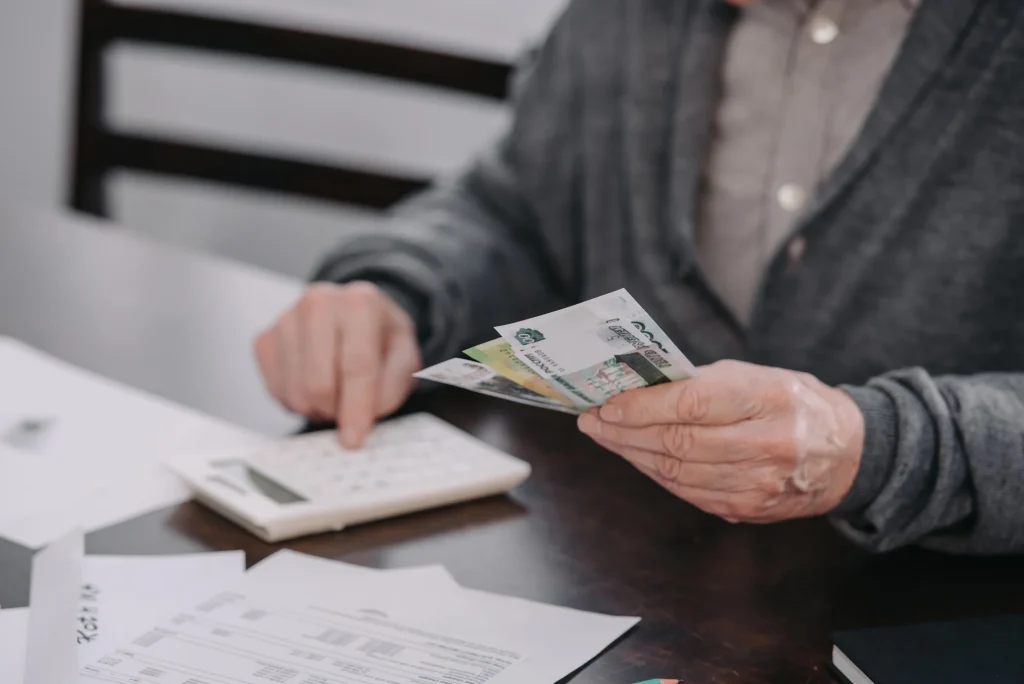 Jövő januártól megemelt minimálnyugdíjat vezet be a szlovák kormány a 85 évnél idősebbeknek