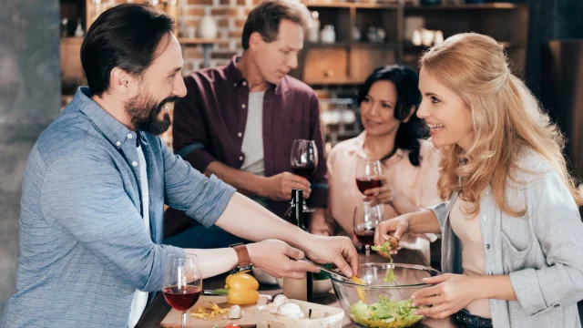 Miért félnek az emberek vacsorára hívni a barátaikat?