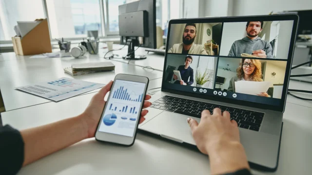A videókonferenciák okozta kognitív túlterhelés és fizikai fáradtság megelőzésének lehetőségei