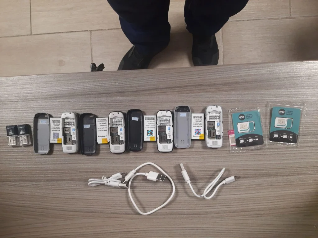 Mobiltelefonokat és SIM-kártyákat próbált bedobni a börtön falai közé egy ismeretlen elkövető