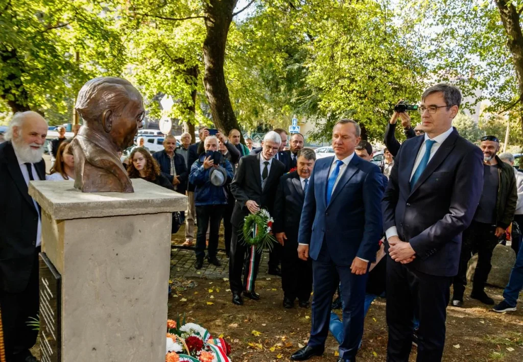 Felavatták Nagy Imre mellszobrát az ungvári 1956-os emlékmű szomszédságában