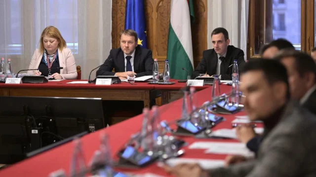 NAV-kockázatelemzés alá kerülhet a miniszterelnök és az EP-képviselők is