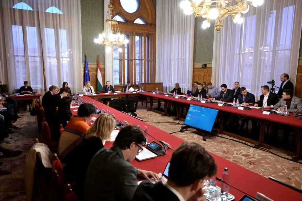 NAV-kockázatelemzés alá kerülhet a miniszterelnök és az EP-képviselők is