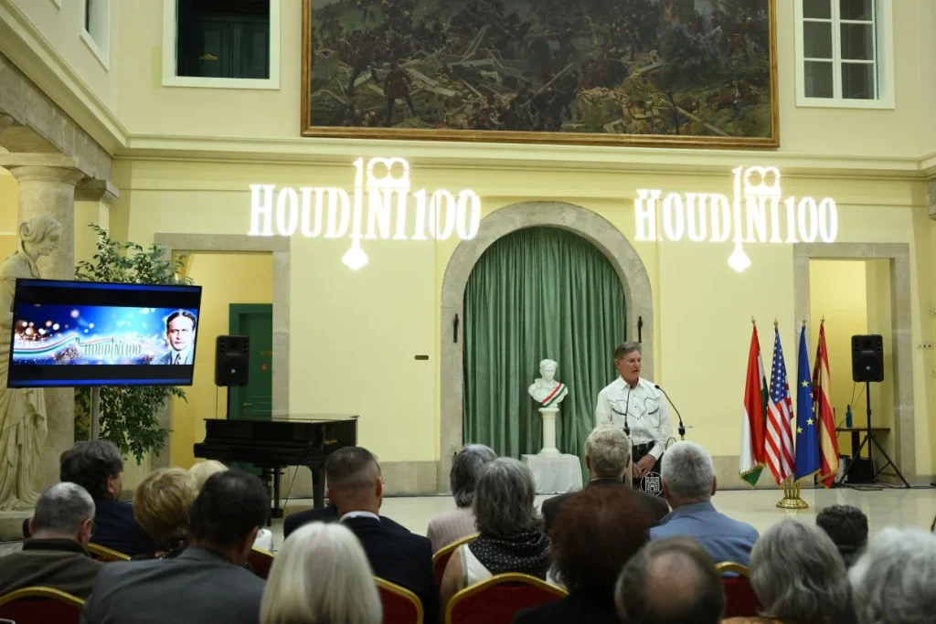Négynapos programsorozat kezdődött Budapesten Harry Houdini halálának 100. évfordulója alkalmából
