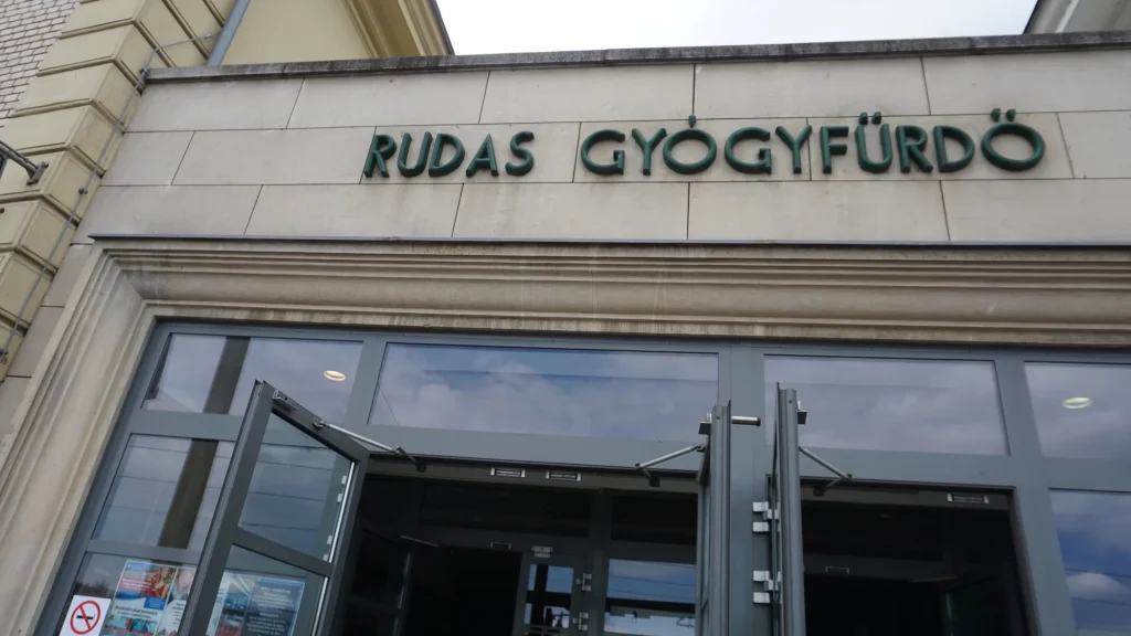 Nemzeti örökséggé nyilvánították a budapesti szeparált, kötényes gyógyfürdőzés hagyományát