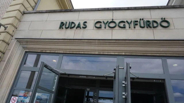 Nemzeti örökséggé nyilvánították a budapesti szeparált, kötényes gyógyfürdőzés hagyományát