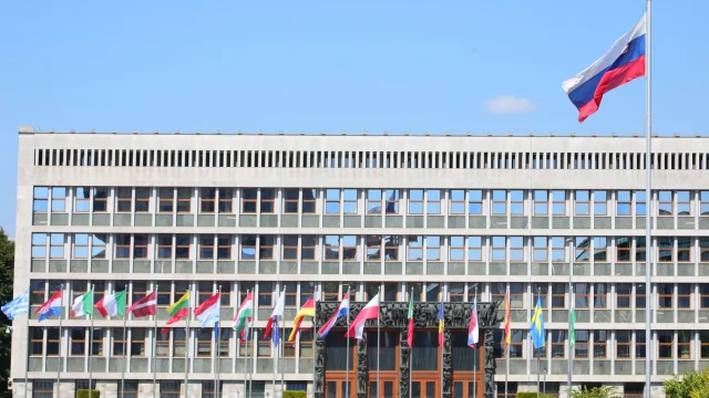 Konzultatív népszavazást kezdeményez a közszféra átalakításáról a szlovén kormány