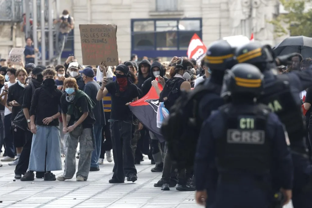 Október végére ígért választ a francia kormány a diákok követeléseire