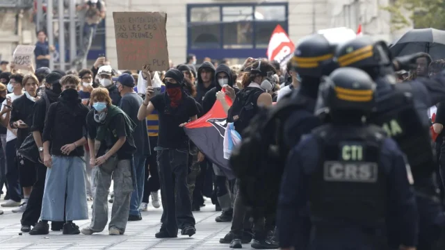 Október végére ígért választ a francia kormány a diákok követeléseire
