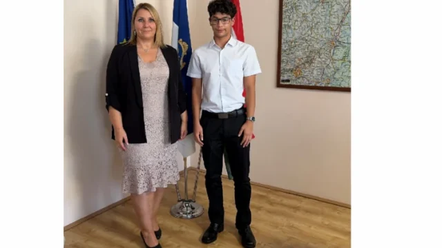Ösztöndíjszerződést kötött a Tolna Megyei Rendőr-főkapitányság egy rendészeti képzésben részt vevő diákkal