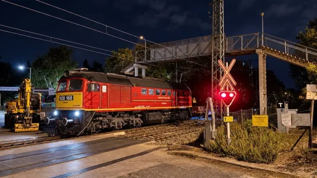 Pályafelújítás az 1-es vasútvonalon: sebességkorlátozások szűnnek meg Budapest és Budaörs között