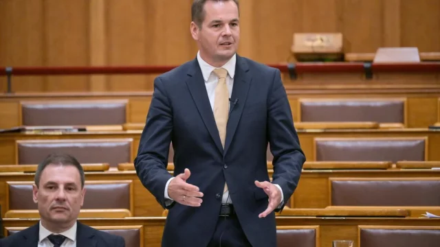 Parlamenti vita a közmédia átalakításáról és a környezetvédelmi szabályokról