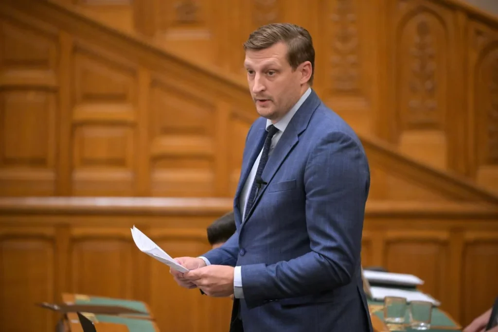 Parlamenti vita a közmédia átalakításáról és a környezetvédelmi szabályokról