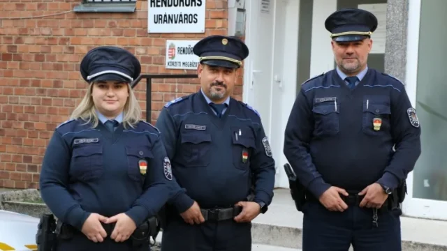 Pécsett törték be a rendőrök egy rosszul lett nő lakásának ajtaját, hogy segítsenek rajta