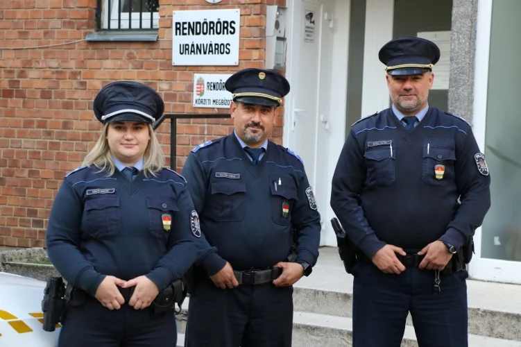 Pécsett törték be a rendőrök egy rosszul lett nő lakásának ajtaját, hogy segítsenek rajta