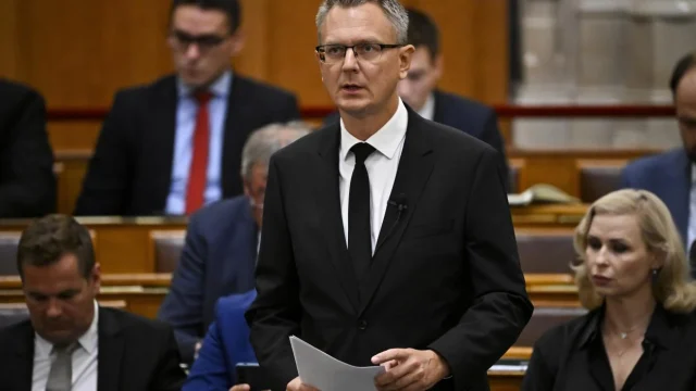 Rétvári Bence az Útravaló ösztöndíj azonnali kifizetését követeli