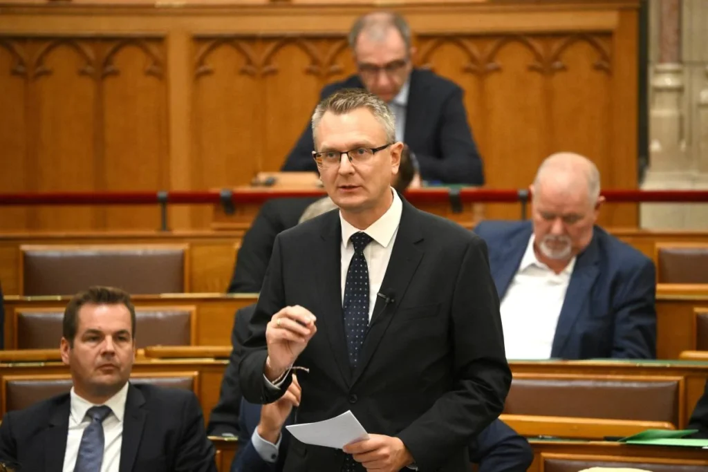 Rétvári Bence szerint a vagyonadó a magyar kis- és középvállalkozásokat sújtja