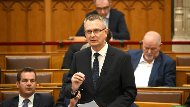 Rétvári Bence szerint a vagyonadó a magyar kis- és középvállalkozásokat sújtja