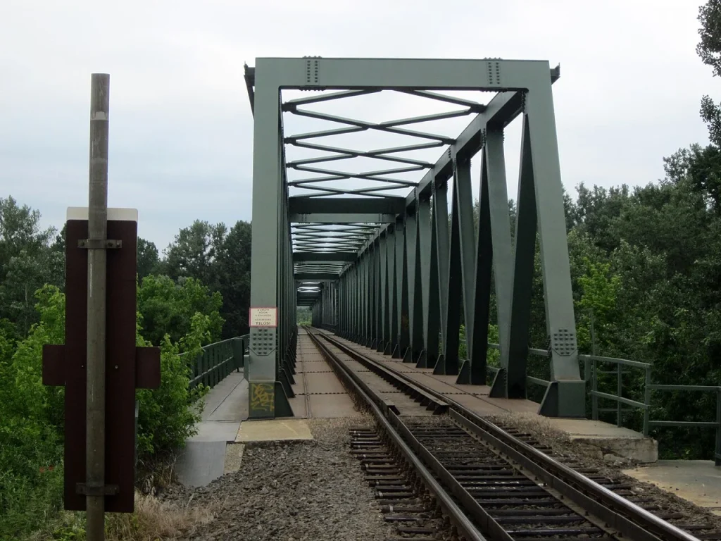 Sebességkorlátozást vezet be a MÁV az algyői vasúti Tisza-hídon