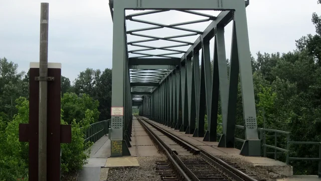 Sebességkorlátozást vezet be a MÁV az algyői vasúti Tisza-hídon