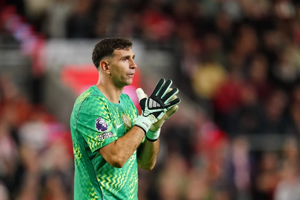Sikeres állkapocsműtéten esett át az Everton ellen megsérült Emiliano Martinez, a Chelsea kapusa