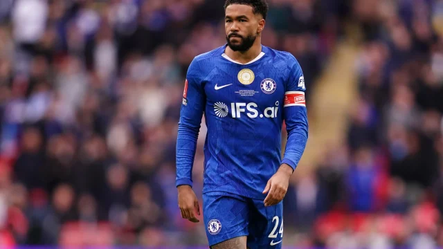 Sikeres térdműtéten esett át a Chelsea csapatkapitánya, Reece James
