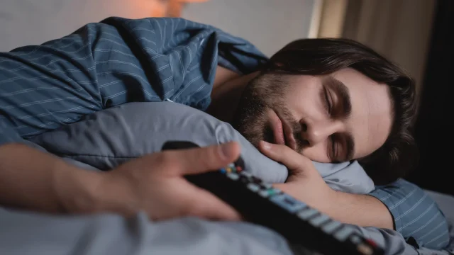 Sorozatnézés elalvás előtt: jó vagy rossz ötlet a szakértő szerint?