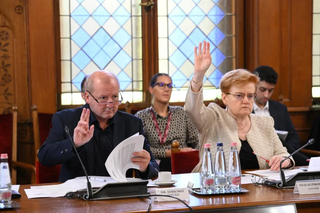 Szakértőket hallgat meg a spontán privatizációt vizsgáló bizottság