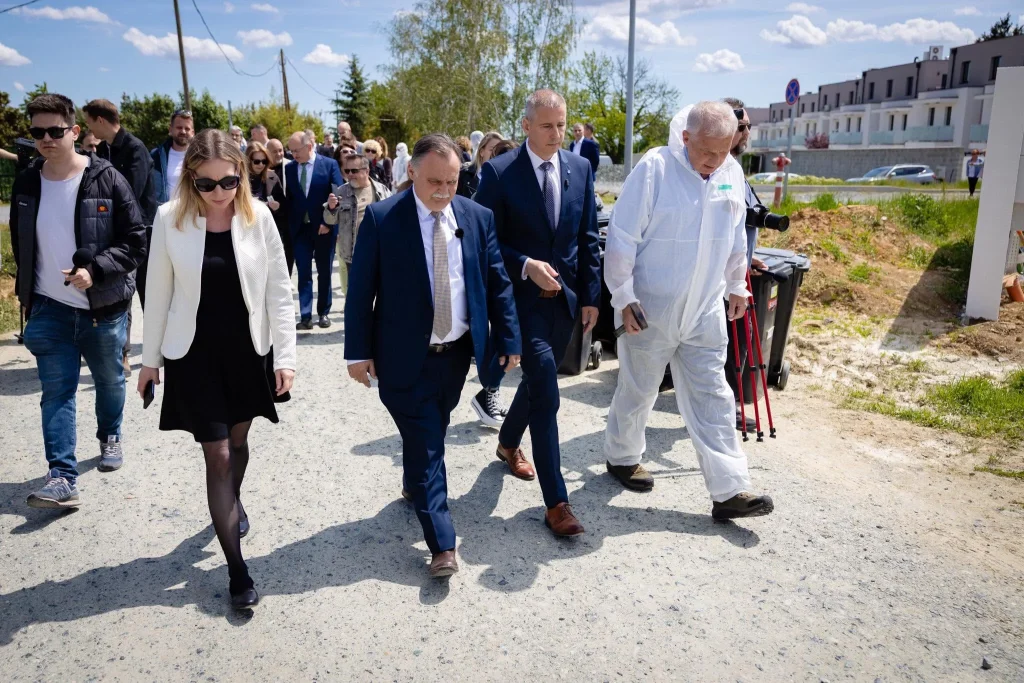Szakmaiatlannak tartja az azbesztmentesítési pályázat feltételeit Szombathely polgármestere