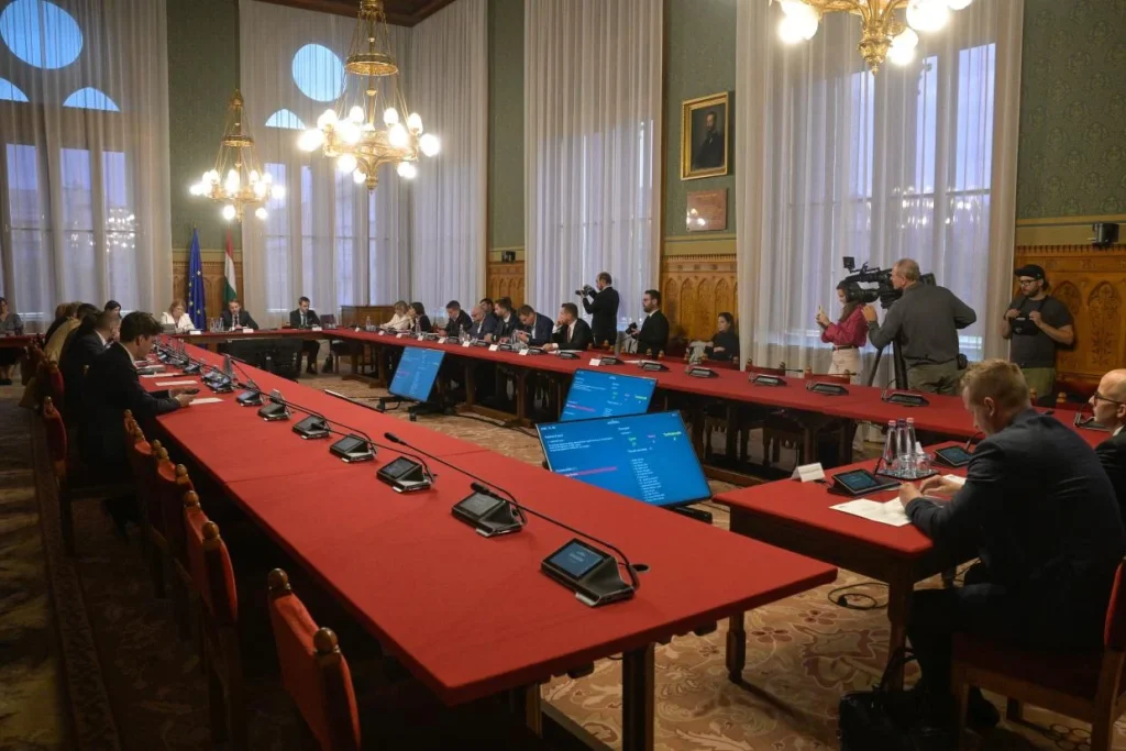 Az egészségügyi szakmai kamarákról szóló törvény módosításait tárgyalta a törvényalkotási bizottság