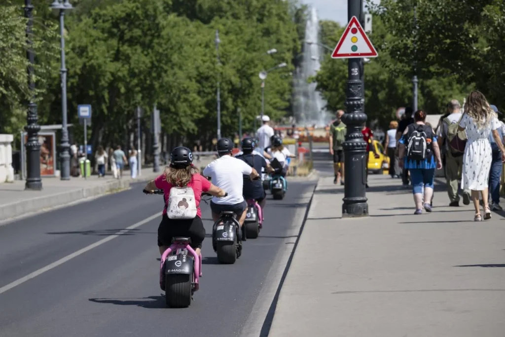 Társadalmi egyeztetés indult az elektromos rollerek új szabályozásáról