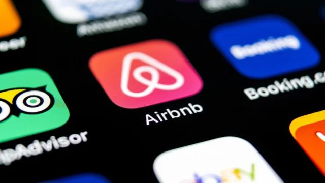 Szigorítaná az Airbnb-szabályozást az I. kerület, a budai Várban teljes tiltás jöhet
