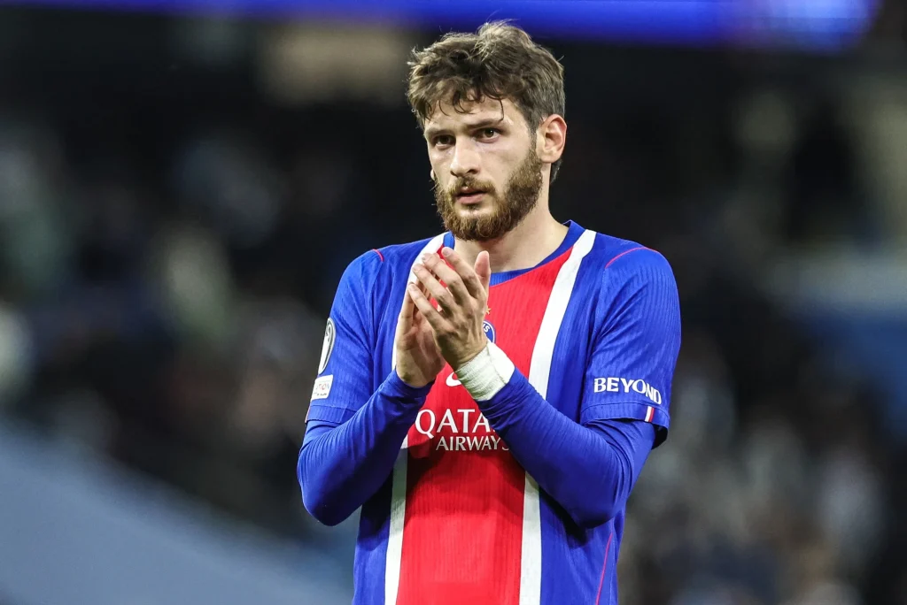 Súlyos térdsérülést szenvedett a PSG sztárja, Khvicha Kvaratskhelia