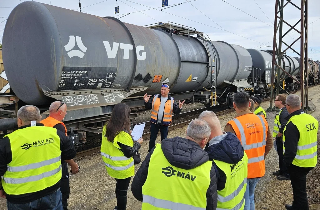 Terepi gyakorlaton a vasúti veszélyesáru-szállítás szakértői