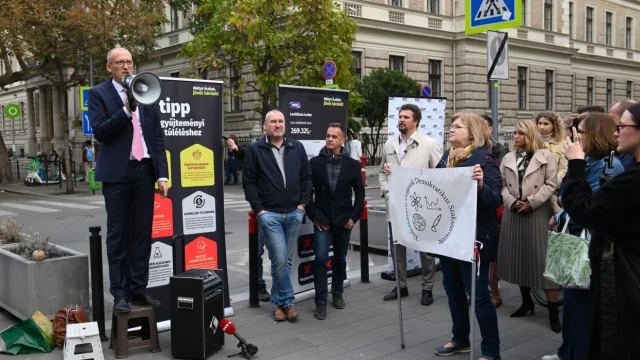 Tiltakoztak a közgyűjteményi és közművelődési dolgozók a béremelés mértéke miatt