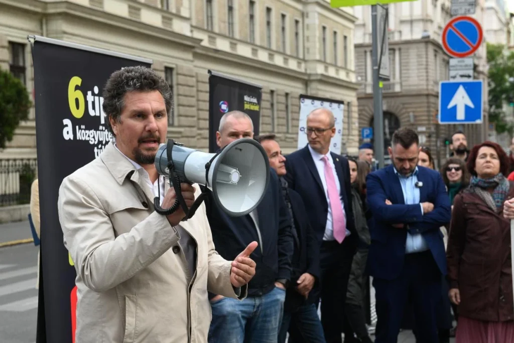 Tiltakoztak a közgyűjteményi és közművelődési dolgozók a béremelés mértéke miatt