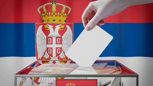 Több mint 16 ezer megfigyelő követi a vasárnapi szerbiai választásokat