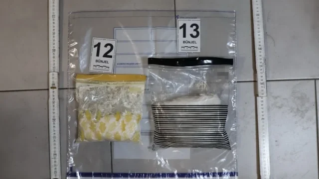 Több mint egy kilogramm amfetamint foglaltak le a rendőrök egy abonyi díler lakásán