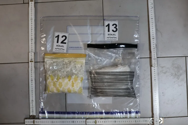 Több mint egy kilogramm amfetamint foglaltak le a rendőrök egy abonyi díler lakásán