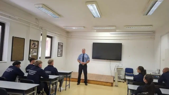 A Tolna megyei rendőri vezetők az adyligeti Rendőrképző Akadémián látogatták meg a leendő kollégákat