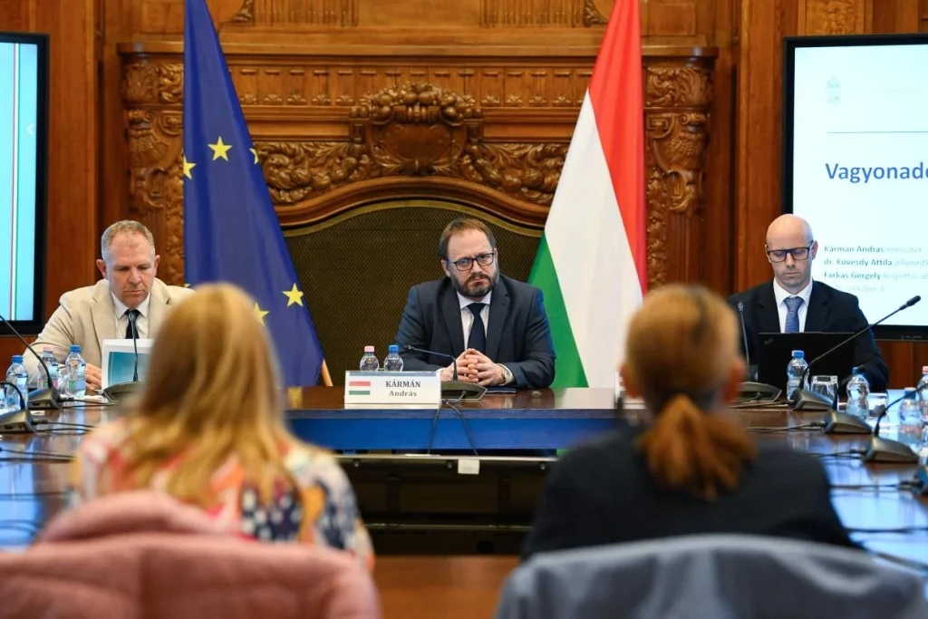 Vagyonadót vezet be, valamint kiterjeszti a kata és az ekho hatályát a kormány