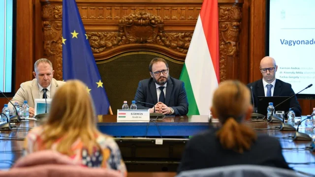 Vagyonadót vezet be, valamint kiterjeszti a kata és az ekho hatályát a kormány