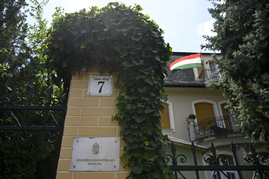 Feljelentéskiegészítést tett a Miniszterelnökség a Szuverenitásvédelmi Hivatal szabálytalan szerződései miatt